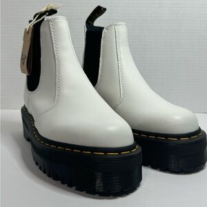 Doc Martens White 2976 Quad Platform Chelsea Boot New with tag size 7L/6M